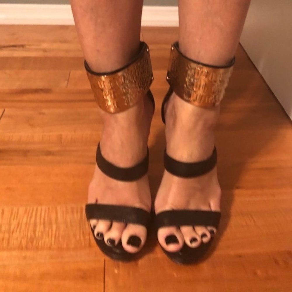 Heels - Picture 2 of 5